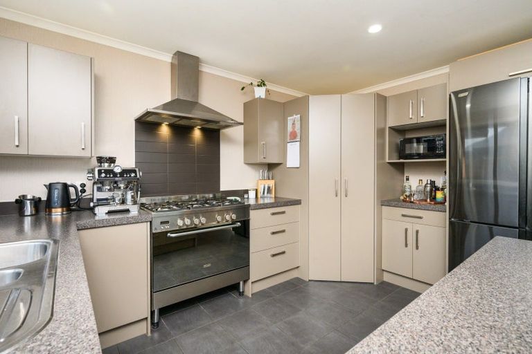 Photo of property in 7 Medallion Court, Kelvin Grove, Palmerston North, 4414