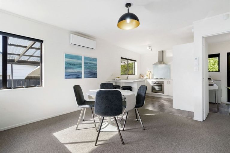 Photo of property in 2/8 Lingfield Street, Glenfield, Auckland, 0629