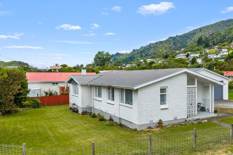 Photo of property in 14 Wairau Road, Picton, 7220