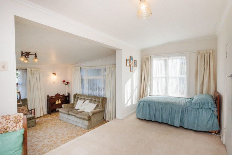 Photo of property in 74 Shamrock Street, Takaro, Palmerston North, 4412