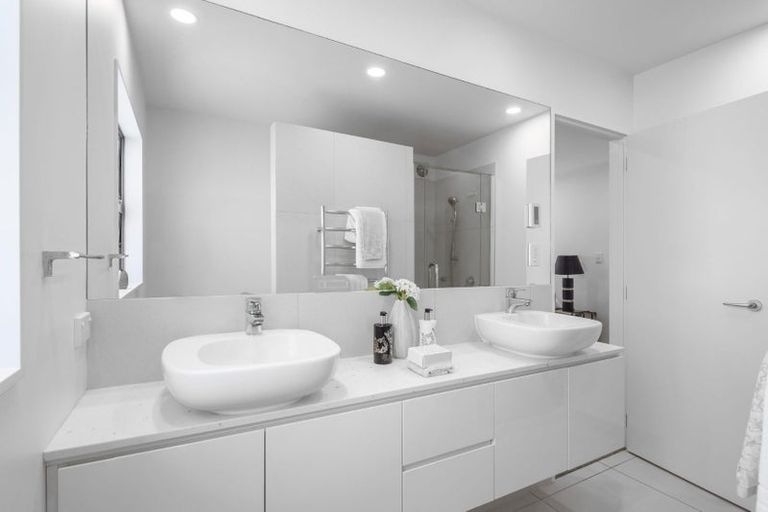 Photo of property in 10a Waterloo Road, Milford, Auckland, 0620