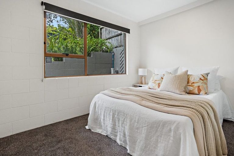 Photo of property in 1/43 Seaton Road, Murrays Bay, Auckland, 0630