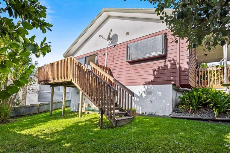 Photo of property in 41 Newington Road, Henderson, Auckland, 0612