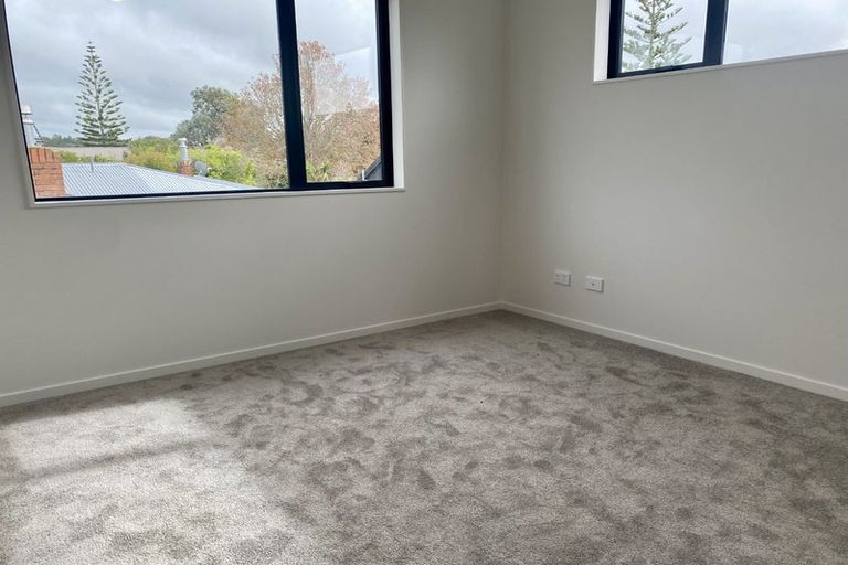 Photo of property in 3/35 Renata Crescent, Te Atatu Peninsula, Auckland, 0610