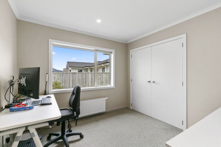 Photo of property in 15 Henrietta Maxwell Grove, Wainuiomata, Lower Hutt, 5014