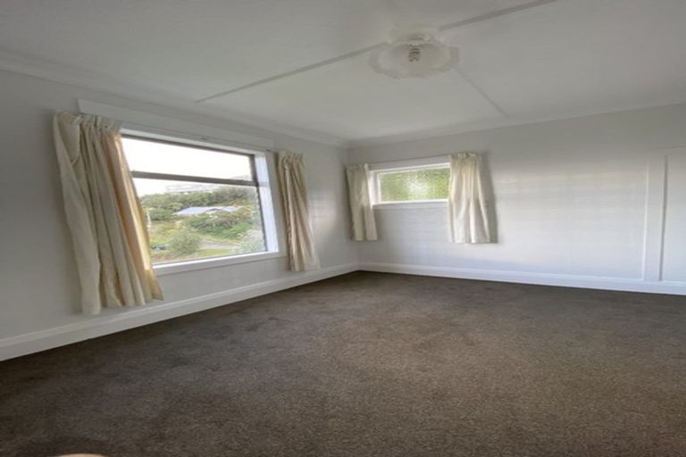 Photo of property in 24 Hungerford Road, Lyall Bay, Wellington, 6022