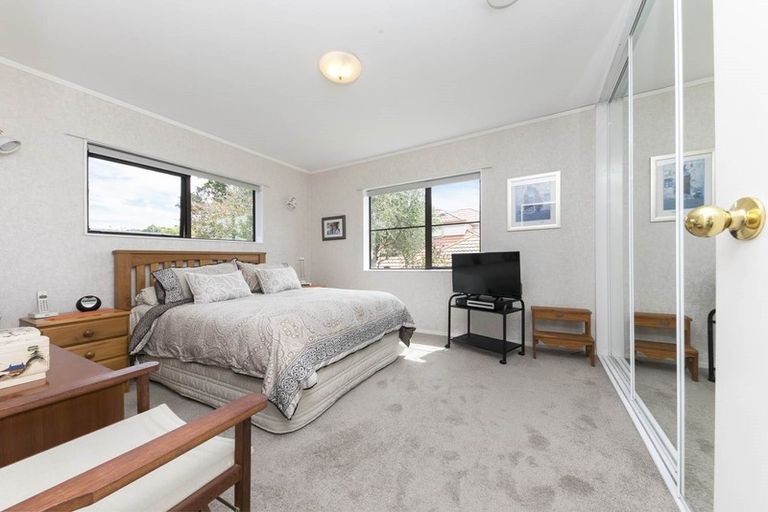 Photo of property in 4a Skilgate Avenue, New Lynn, Auckland, 0600