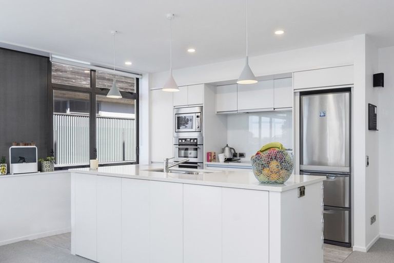 Photo of property in 2/48 Marine Parade, Mount Maunganui, 3116