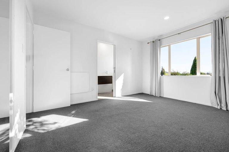 Photo of property in 10 Strata View, Western Heights, Hamilton, 3200