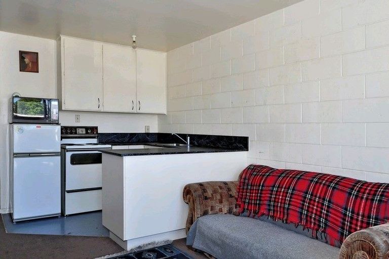 Photo of property in 2/112a Olliviers Road, Phillipstown, Christchurch, 8011