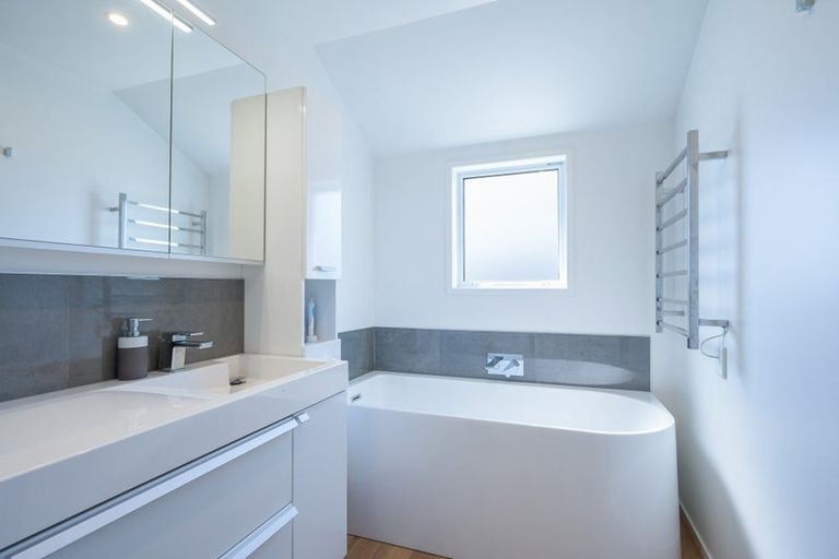 Photo of property in 10 Neale Avenue, Stoke, Nelson, 7011