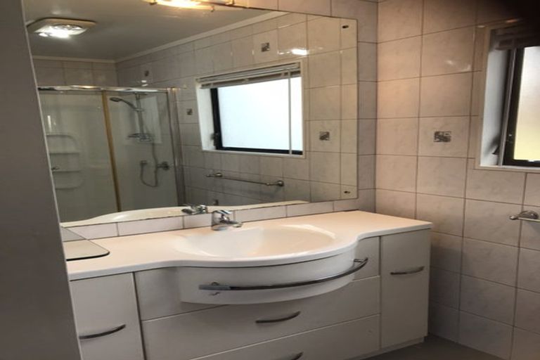 Photo of property in 2/2 Monde Place, Clover Park, Auckland, 2019