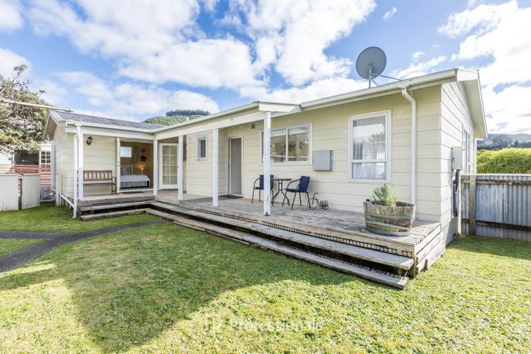 Photo of property in 17 Beryl Grove, Birchville, Upper Hutt, 5018