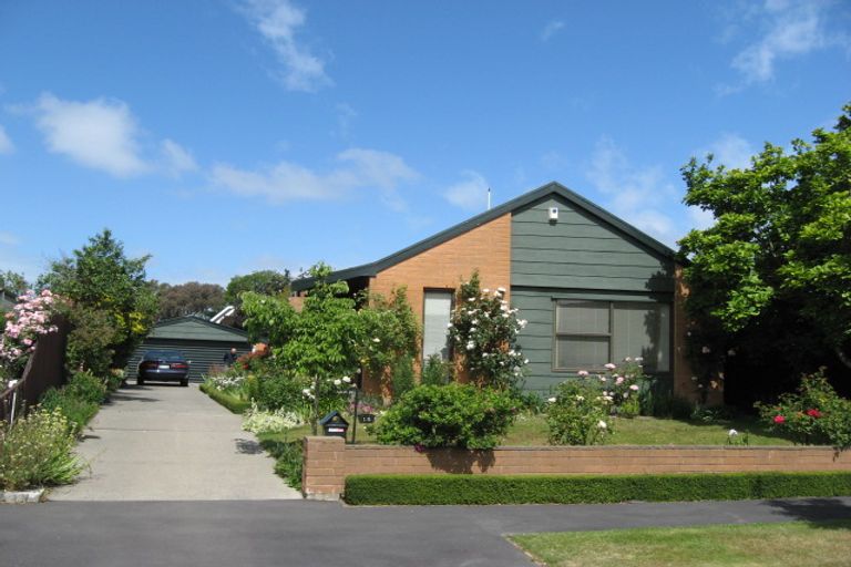 Photo of property in 15 Camberwell Place, Avonhead, Christchurch, 8042