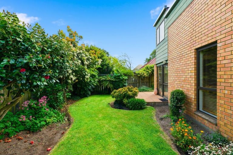 Photo of property in 2/4 Gatonby Place, Avonhead, Christchurch, 8042