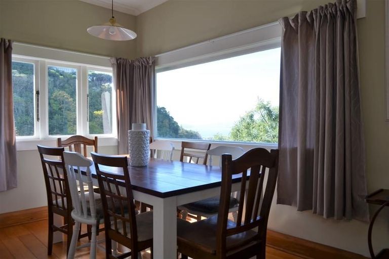 Photo of property in 47 Garden Road, Northland, Wellington, 6012