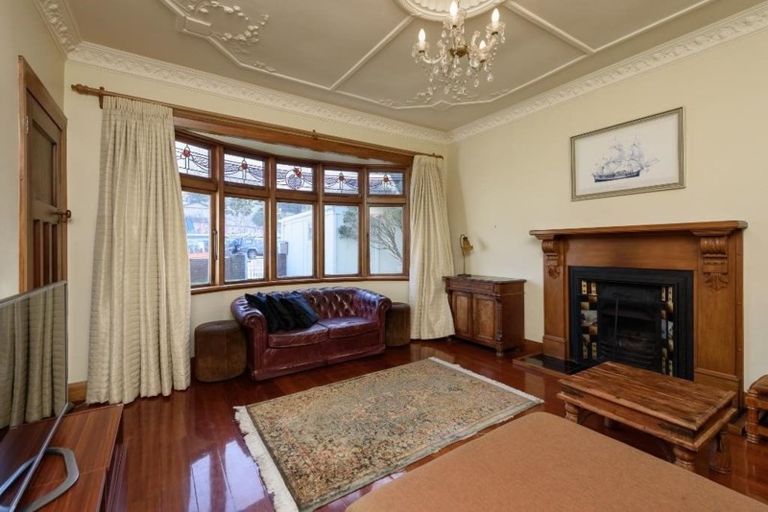 Photo of property in 17 Freyberg Street, Lyall Bay, Wellington, 6022