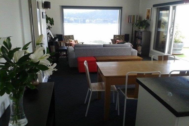 Photo of property in 2u4 Grafton Road, Roseneath, Wellington, 6011