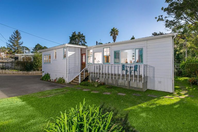 Photo of property in 26 Woodside Road, Massey, Auckland, 0614