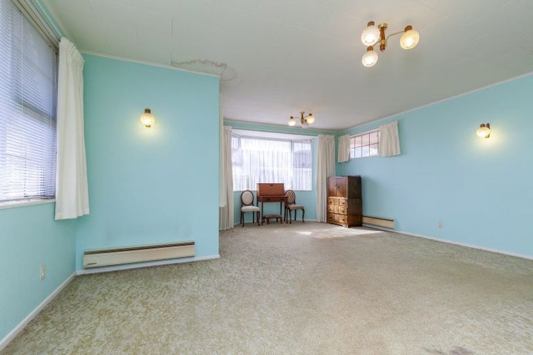 Photo of property in 30a Rewarewa Crescent, Waikanae, 5036