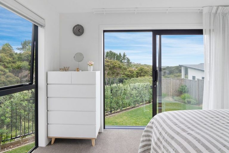 Photo of property in 9 Koiora Lane, Long Bay, Auckland, 0630