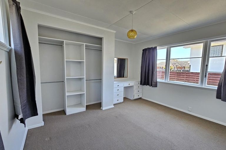Photo of property in 18 Saint Ronans Avenue, Waterloo, Lower Hutt, 5011