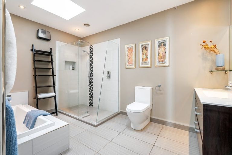 Photo of property in 2/81 Sylvan Avenue, Northcote, Auckland, 0627