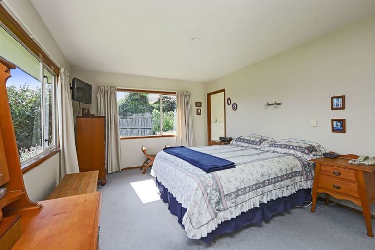 Photo of property in 6 Saint Hill Rise, Havelock North, 4130