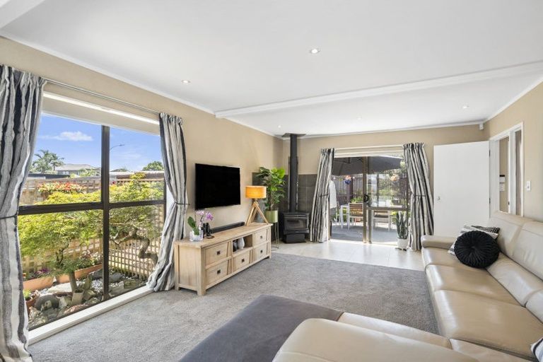 Photo of property in 2/22 Bramley Drive, Farm Cove, Auckland, 2012