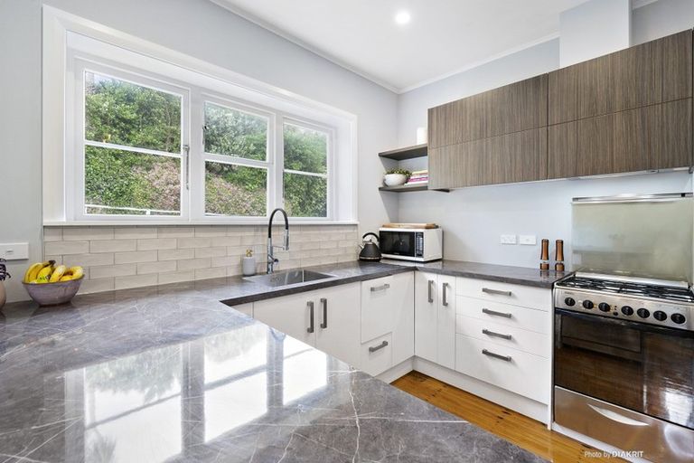 Photo of property in 9 Kaihuia Terrace, Northland, Wellington, 6012