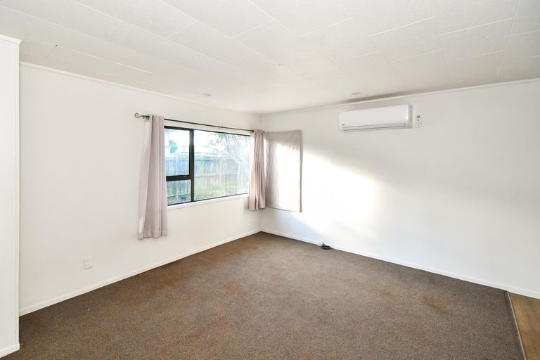 Photo of property in 2/17 Anglers Way, Wattle Downs, Auckland, 2102