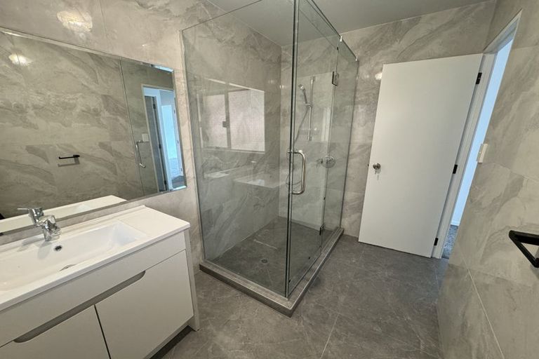 Photo of property in 6 Porter Avenue, Te Atatu South, Auckland, 0610