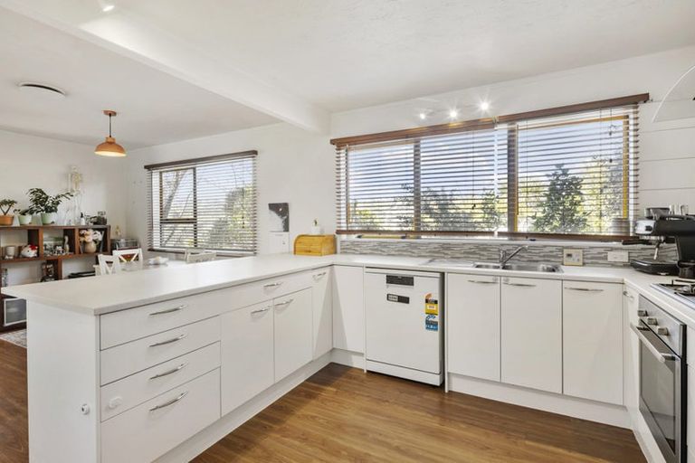 Photo of property in 9 Clifford Road, Johnsonville, Wellington, 6037