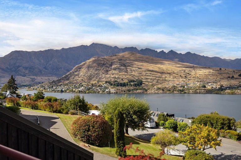 Photo of property in 19 Goldfield Heights, Queenstown, 9300