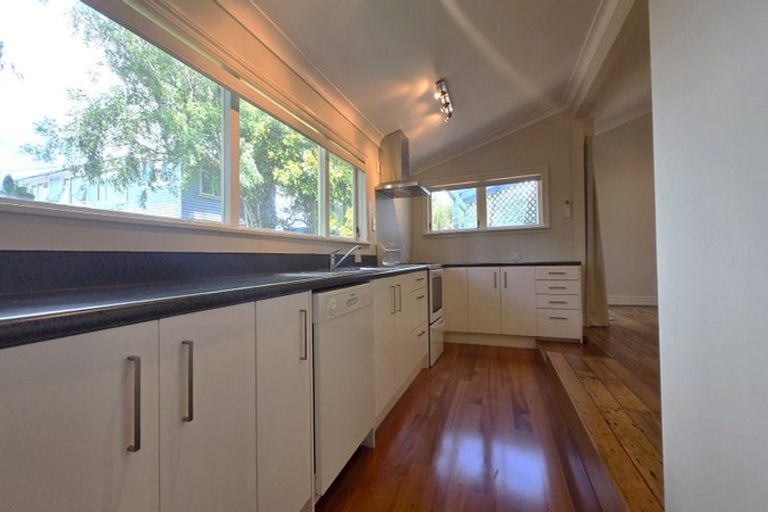 Photo of property in 28 Bay Street, Petone, Lower Hutt, 5012