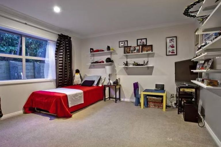 Photo of property in 44 Borneo Drive, Fairview Heights, Auckland, 0632