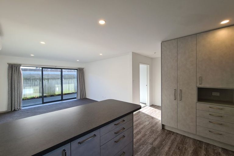 Photo of property in 4/11 Defoe Place, Waltham, Christchurch, 8023