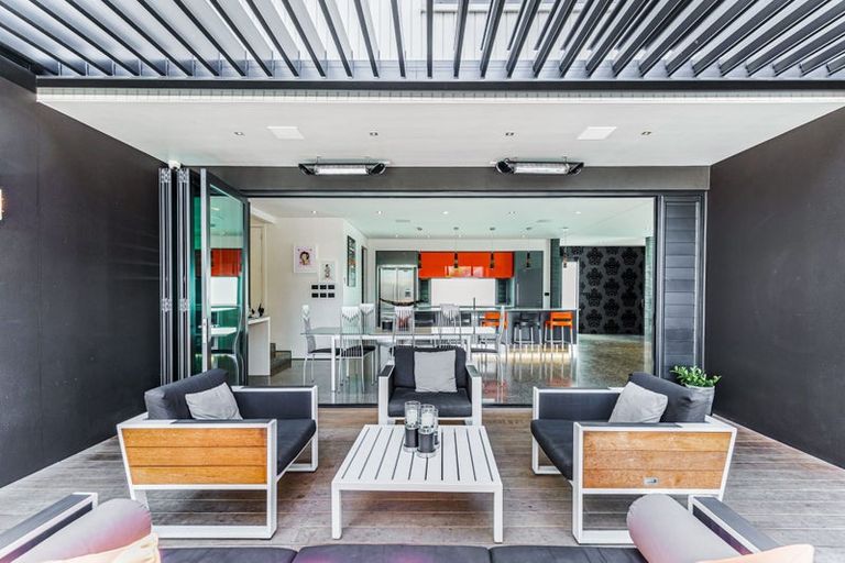 Photo of property in 3 Mansion Court, West Harbour, Auckland, 0618