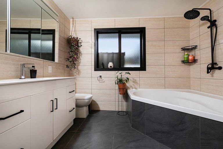 Photo of property in 54 Bills Way, Wanaka, 9305