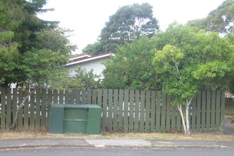 Photo of property in 5a Totaravale Drive, Totara Vale, Auckland, 0629