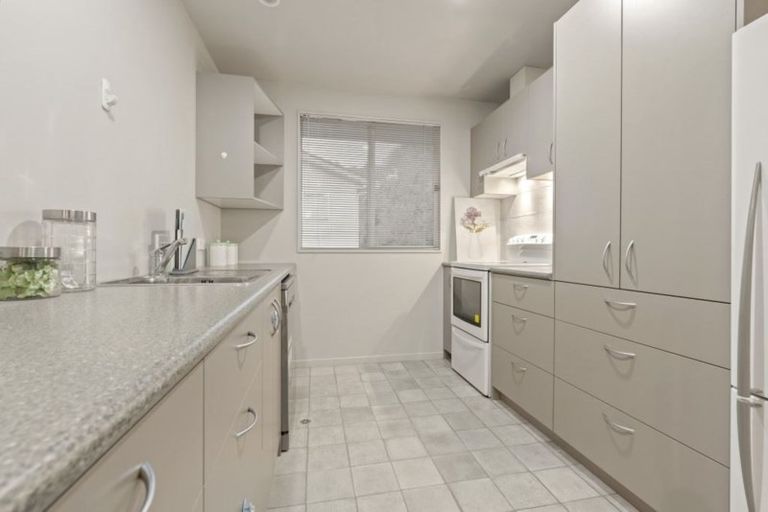 Photo of property in 2/10 Foley Place, Torbay, Auckland, 0632