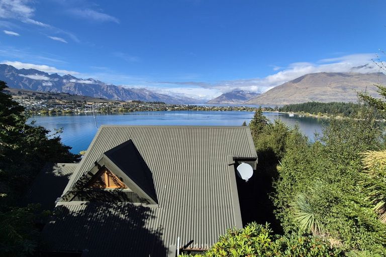 Photo of property in 16 Maxwell Place, Queenstown, 9300