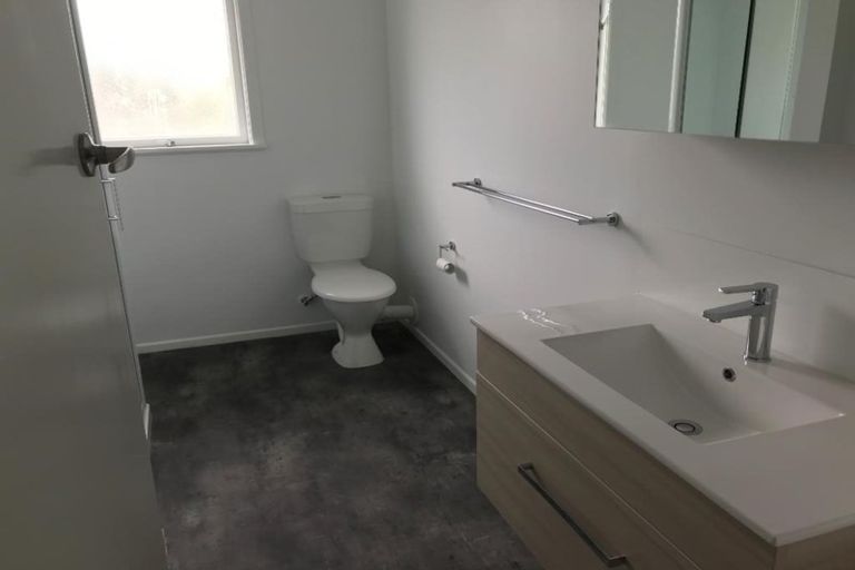 Photo of property in 2/22 Marama Street, Castor Bay, Auckland, 0620
