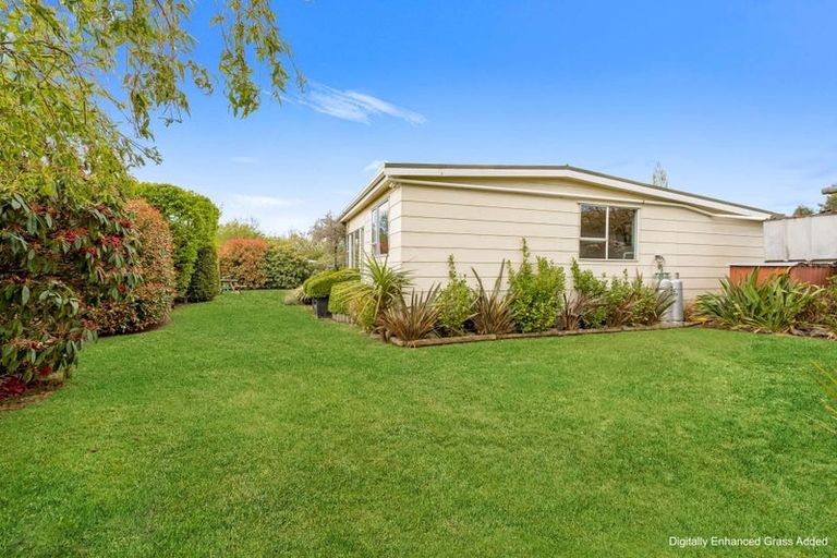 Photo of property in 64 Leamington Street, Waikaia, 9778