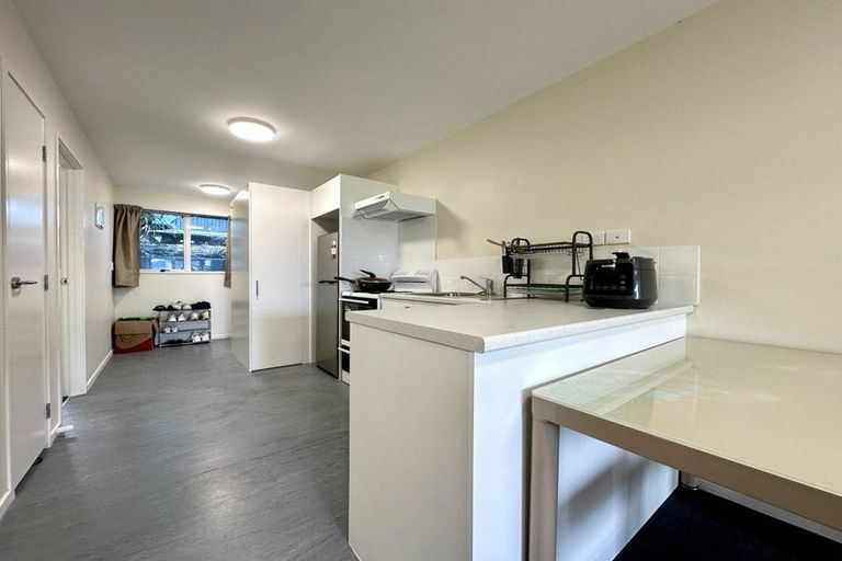 Photo of property in 4/242 Great North Road, Henderson, Auckland, 0612