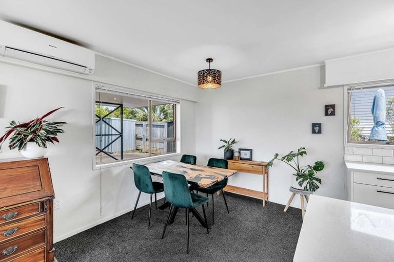 Photo of property in 1 Pleasant Road, Glen Eden, Auckland, 0602