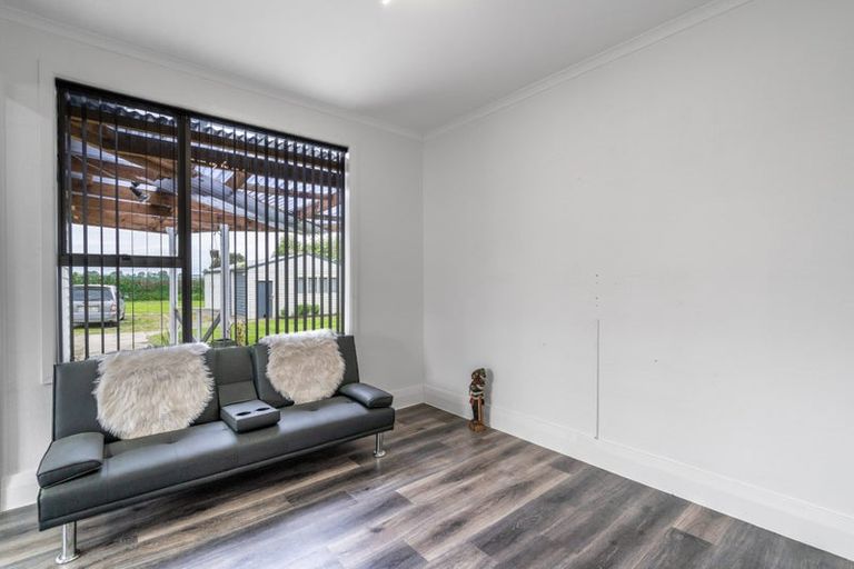 Photo of property in 27 Ferry Road, Edendale, 9825