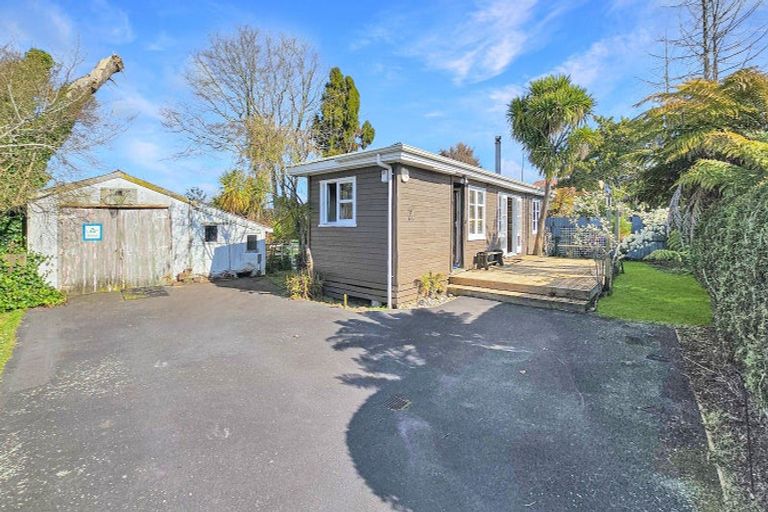 Photo of property in 1 Wyndham Road, Hannahs Bay, Rotorua, 3010