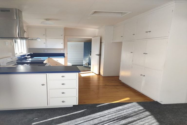 Photo of property in 17 Birdwood Road, Waterloo, Lower Hutt, 5011