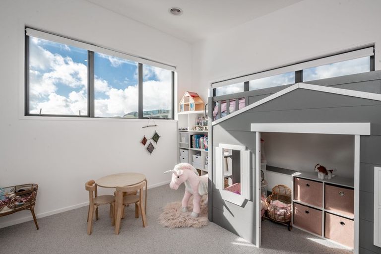 Photo of property in 140 Amesbury Drive, Churton Park, Wellington, 6037